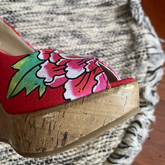Ed Hardy Wedges - Picture 14 of 14